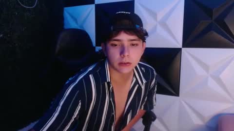 Snapshot of dani_cumboy chatting on February 25, 2025, 3:20 am dani_cumboy online show from February 25, 2025, 3:20 am