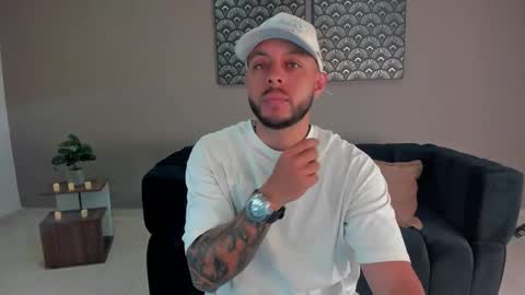 daniel_kingxxx online show from February 23, 2026, 11:51 am