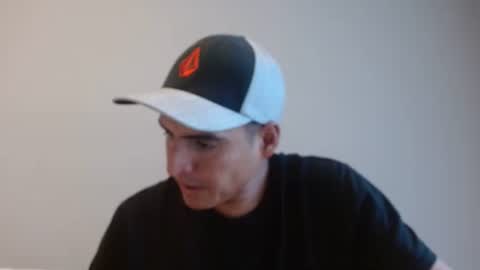 Snapshot of daniel_surfer chatting on December 27, 2024, 1:28 pm Daniel online show from December 27, 2024, 1:28 pm