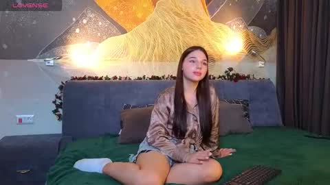 Snapshot of danielacrystal chatting on November 7, 2025, 3:23 pm Hi my name is Daniela Im new here but I really like to chat online show from November 7, 2025, 3:23 pm