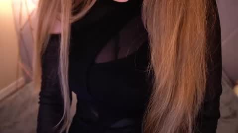 danielareign online show from April 18, 2026, 8:40 am