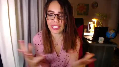 Snapshot of danielle_rose_ chatting on June 6, 2026, 7:07 pm Angie online show from June 6, 2026, 7:07 pm