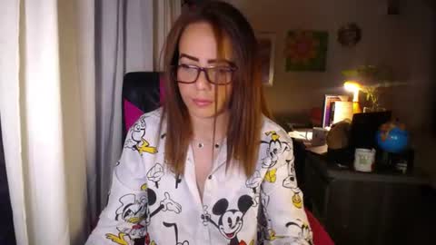Snapshot of danielle_rose_ chatting on June 29, 2026, 5:02 pm Angie online show from June 29, 2026, 5:02 pm