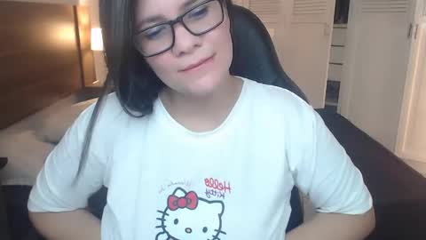 daniellerain online show from May 1, 2026, 12:04 am