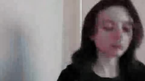 Mia online show from January 5, 2026, 5:27 pm