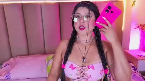 Snapshot of daniilove_ chatting on July 13, 2026, 4:15 am Danni online show from July 13, 2026, 4:15 am