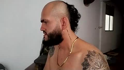 Snapshot of daniloh_xxx chatting on October 27, 2025, 4:11 pm daniloh_xxx online show from October 27, 2025, 4:11 pm