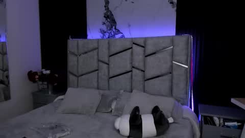 Dani Phonenix online show from September 22, 2025, 2:19 pm