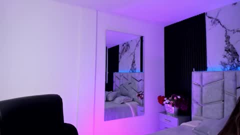 Dani Phonenix online show from October 10, 2025, 7:13 pm