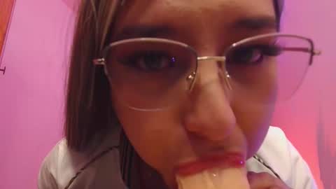 Pau online show from October 14, 2025, 6:31 pm