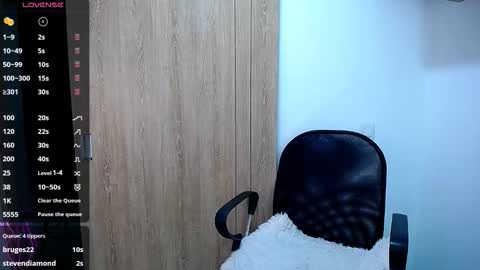 Danna  Ross online show from March 19, 2026, 3:43 am