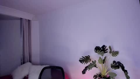 Snapshot of danna_stewart chatting on February 13, 2025, 1:50 am Paulina online show from February 13, 2025, 1:50 am