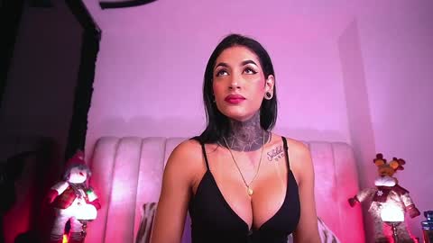 Danna Berlin  online show from November 8, 2025, 7:12 pm