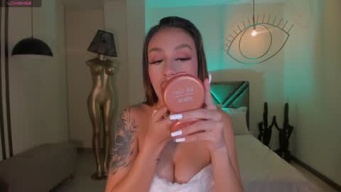 Danna Cruz  online show from December 17, 2024, 6:53 pm