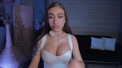 Danna Cruz  online show from September 10, 2025, 7:03 pm