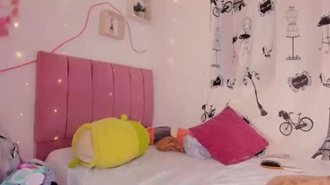 dannagabriella online show from May 6, 2026, 4:52 am