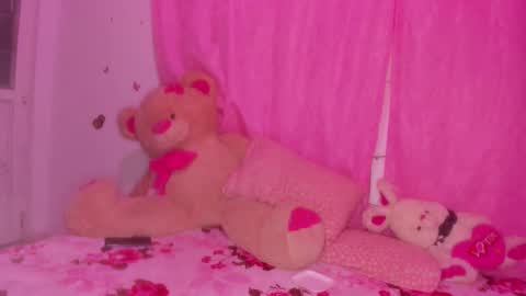 Danna Sofia jeins online show from November 10, 2025, 9:08 am