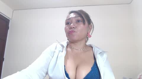 dannamomcerratt online show from April 18, 2026, 7:58 pm