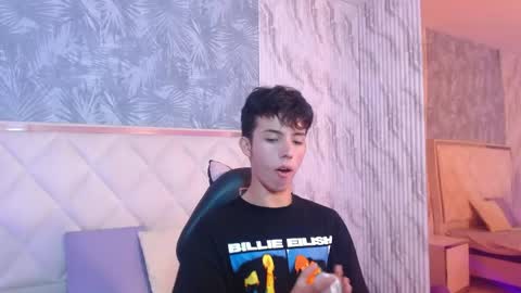 Snapshot of danni_tay chatting on May 19, 2026, 5:14 am danni_tay online show from May 19, 2026, 5:14 am