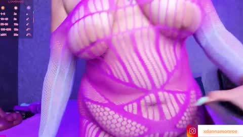 Danna Monroe  online show from October 22, 2025, 11:32 am