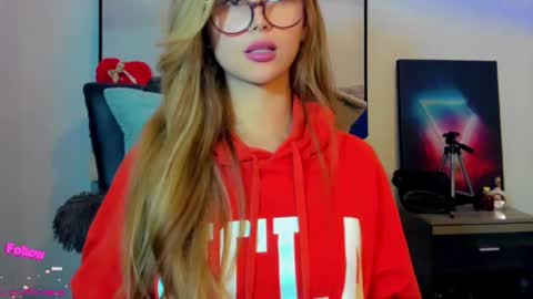 Snapshot of danniecarton chatting on February 25, 2025, 4:46 am danniecarton online show from February 25, 2025, 4:46 am