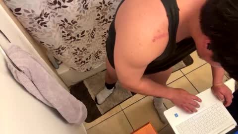 Snapshot of danny122335544 chatting on December 18, 2024, 2:21 am Danny online show from December 18, 2024, 2:21 am