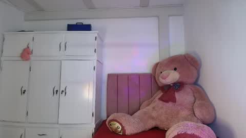 danny_cam1423 online show from February 26, 2025, 12:25 pm