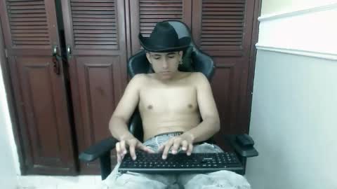 Snapshot of dannyt_hot chatting on November 19, 2025, 1:00 pm dannyt_hot online show from November 19, 2025, 1:00 pm