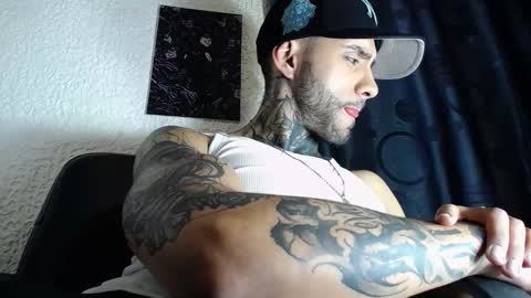 dante_d_angelo_ online show from November 25, 2025, 5:40 am