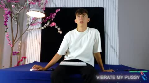 DANTEVIOLETE online show from May 3, 2026, 11:38 am
