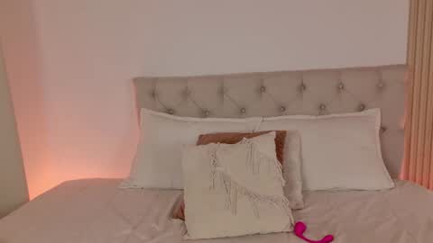 Snapshot of daphne_24 chatting on July 25, 2026, 4:15 pm Antonella Mora online show from July 25, 2026, 4:15 pm