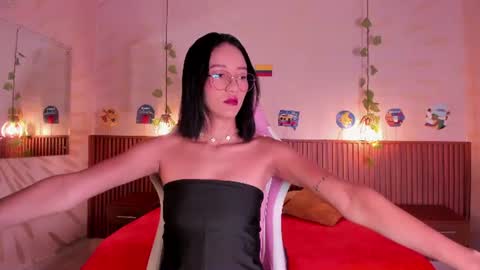 Snapshot of daphne_courtis chatting on July 17, 2026, 3:02 am Daphne online show from July 17, 2026, 3:02 am