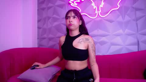 Daphne  online show from March 3, 2026, 6:58 pm