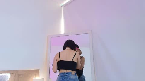 daphnevalucci online show from April 29, 2026, 8:15 pm