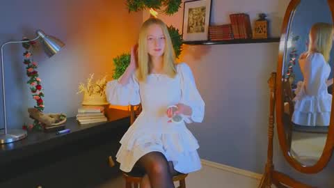 Snapshot of darceyheyd chatting on October 17, 2025, 3:31 am Kami online show from October 17, 2025, 3:31 am