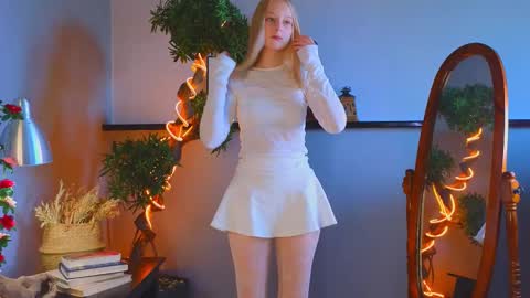 Snapshot of darceyheyd chatting on October 22, 2025, 4:24 am Kami online show from October 22, 2025, 4:24 am
