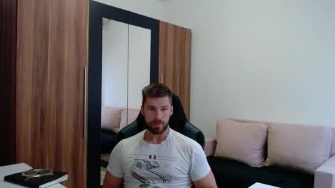 darius_94 online show from February 14, 2026, 7:38 am