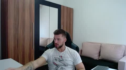 darius_94 online show from March 2, 2026, 7:15 am