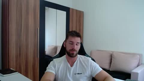 darius_94 online show from May 9, 2026, 10:42 am