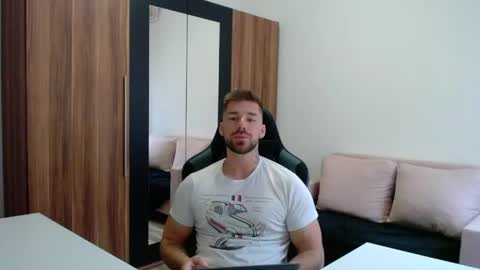 darius_94 online show from May 14, 2026, 3:57 am