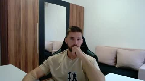 darius_94 online show from May 18, 2026, 5:24 am