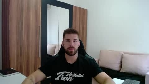 darius_94 online show from May 31, 2026, 4:42 am