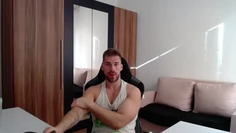 darius_94 online show from June 25, 2026, 5:12 am
