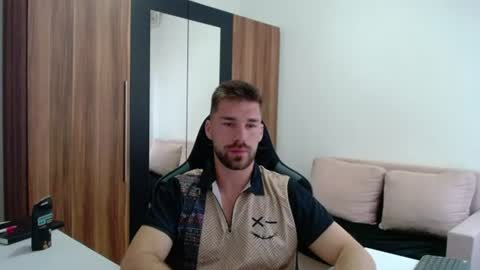 darius_94 online show from June 27, 2026, 4:06 am
