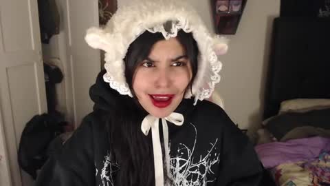 Snapshot of dark_angel_66 chatting on December 11, 2024, 4:18 am Moony online show from December 11, 2024, 4:18 am