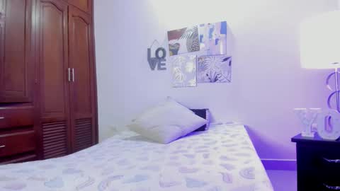 dark_angell77 online show from October 17, 2025, 11:24 am