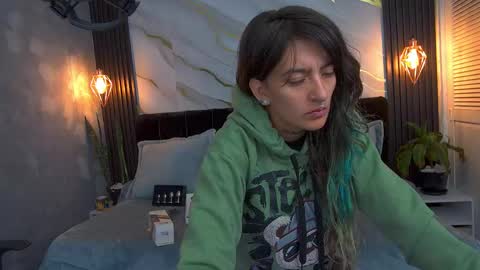 dark_dominika online show from May 6, 2026, 1:05 pm