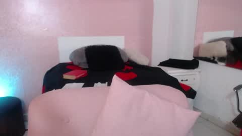 dark_flama online show from April 6, 2026, 12:08 am