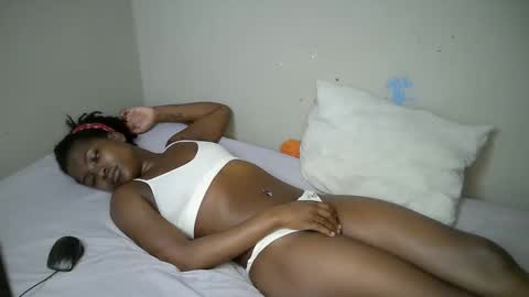 Snapshot of dark_lovly chatting on November 26, 2025, 10:27 am dark_lovly online show from November 26, 2025, 10:27 am