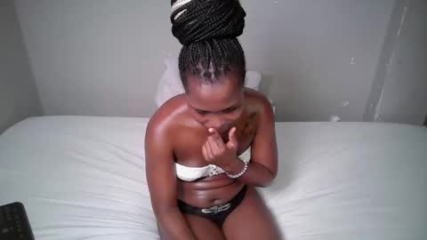 Snapshot of dark_lovly chatting on February 3, 2026, 6:40 am dark_lovly online show from February 3, 2026, 6:40 am